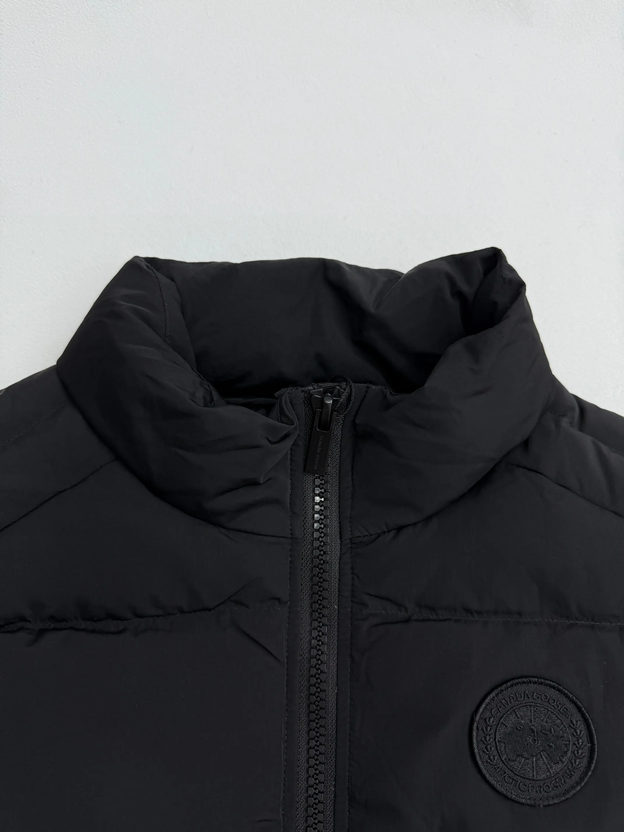 P710 Canada Goose Canada Goose Crofton Series Black Label Lightweight Down Vest S/M/L/XL